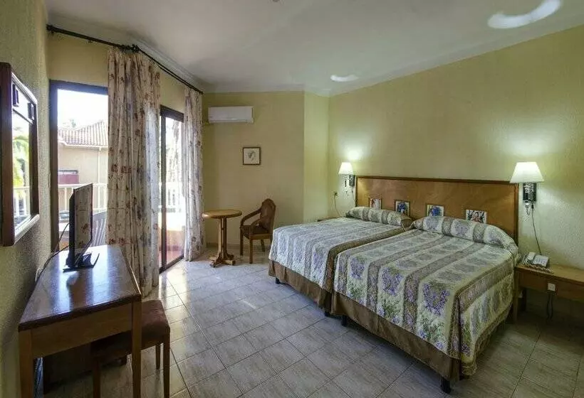 استراحتگاه Roc Arenas Doradas