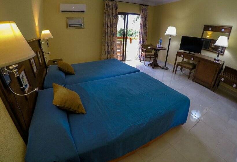 استراحتگاه Roc Arenas Doradas