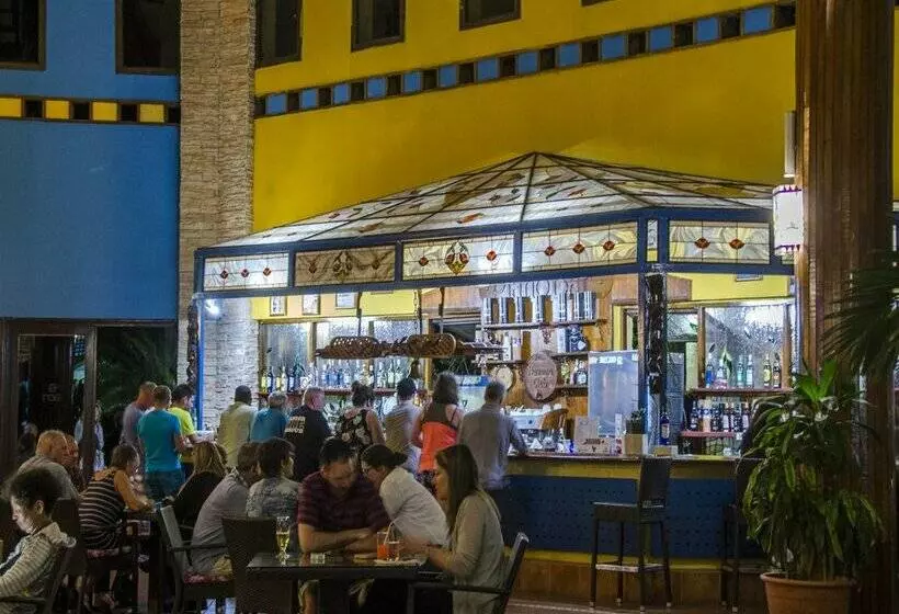 استراحتگاه Roc Arenas Doradas