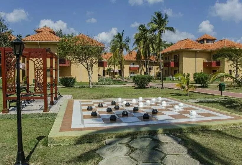 استراحتگاه Roc Arenas Doradas