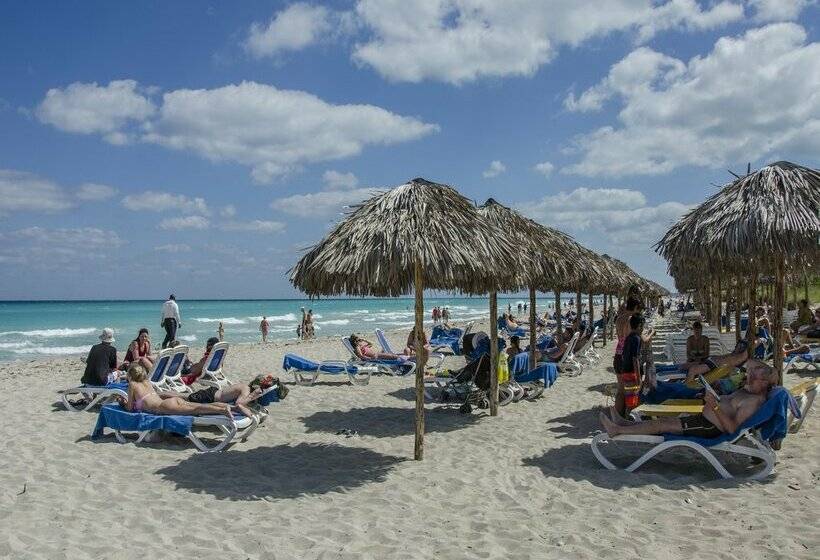 استراحتگاه Roc Arenas Doradas