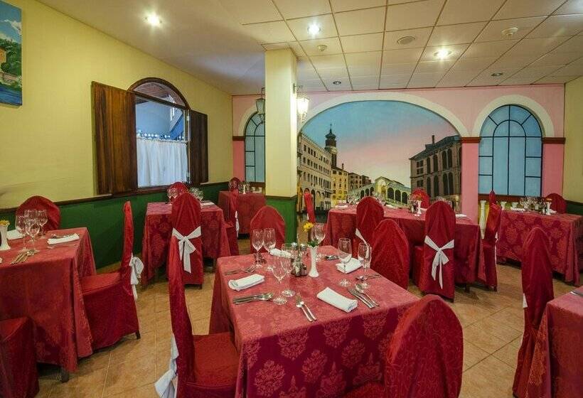 استراحتگاه Roc Arenas Doradas