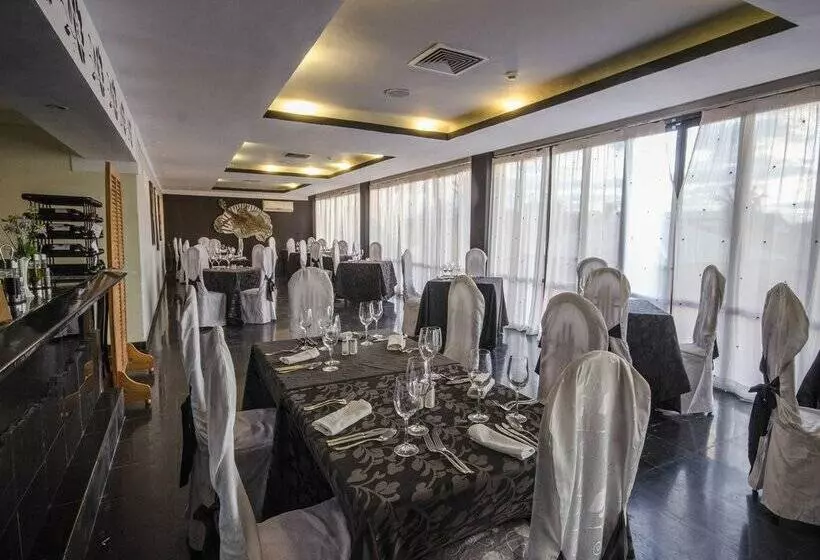 استراحتگاه Roc Arenas Doradas