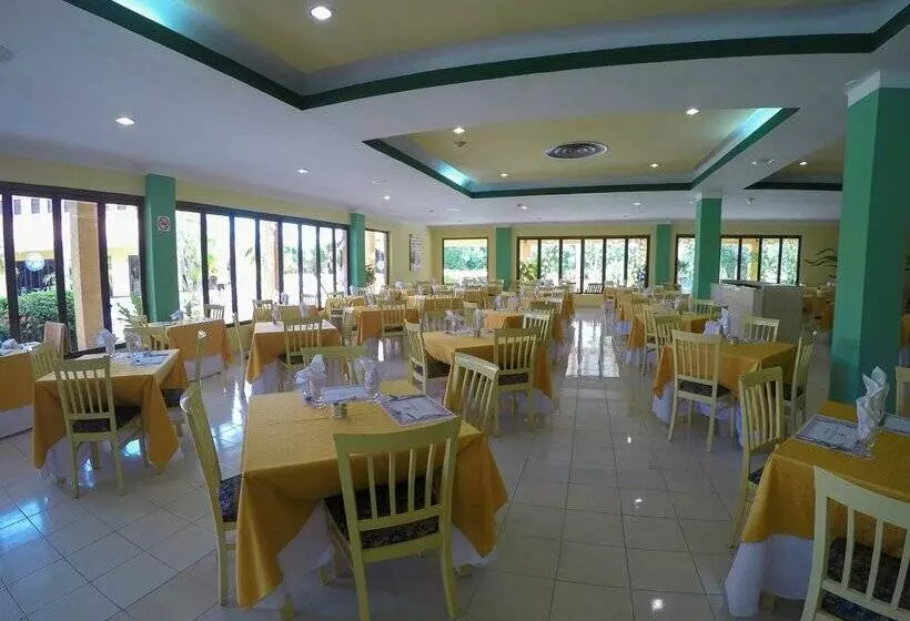 استراحتگاه Roc Arenas Doradas