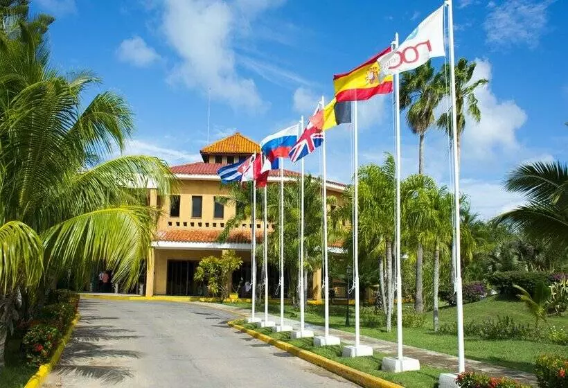 استراحتگاه Roc Arenas Doradas