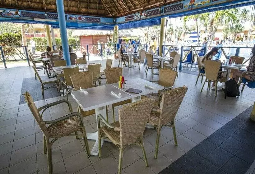 استراحتگاه Roc Arenas Doradas