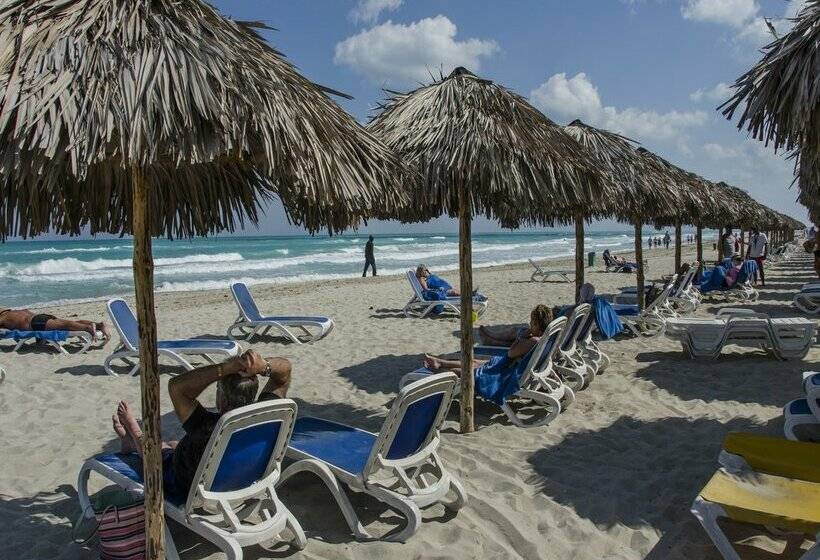 استراحتگاه Roc Arenas Doradas