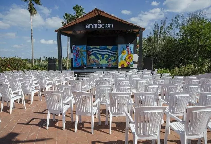 استراحتگاه Roc Arenas Doradas