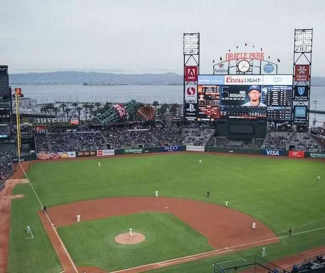 Touchstone Hotel   City Center