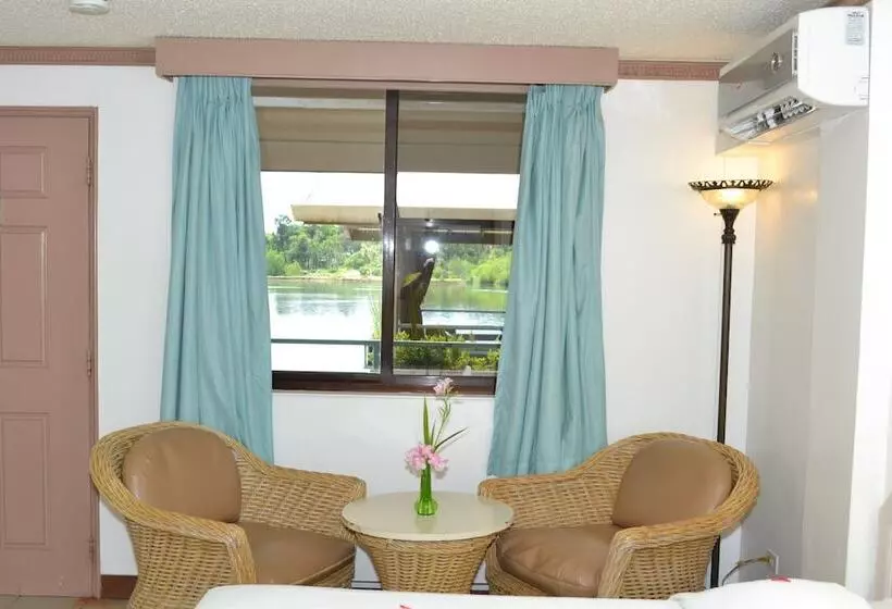 West Plaza Hotel By The Sea