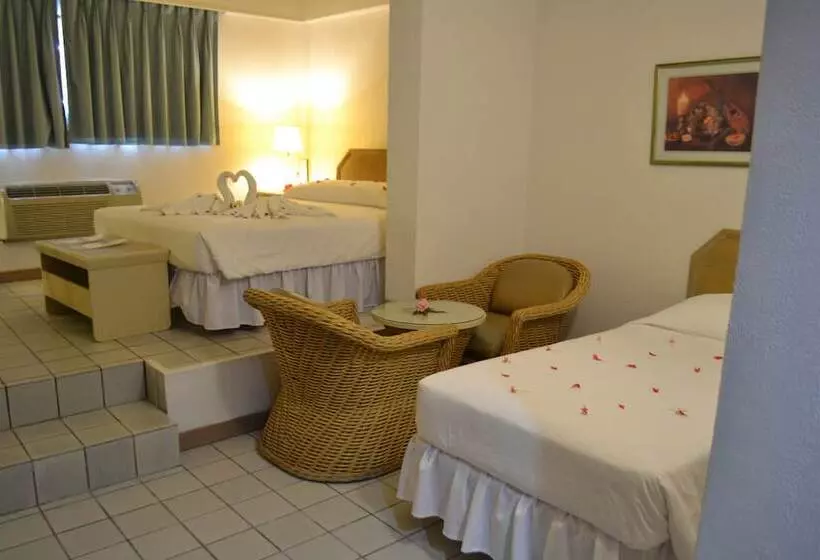 West Plaza Hotel By The Sea