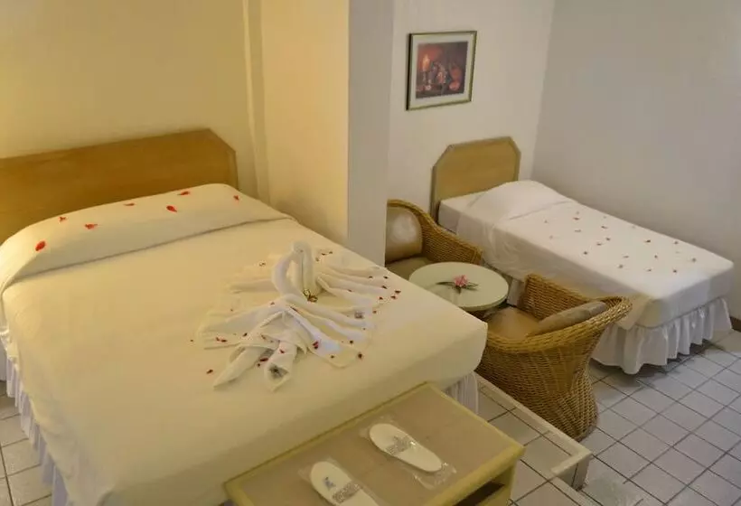 West Plaza Hotel By The Sea