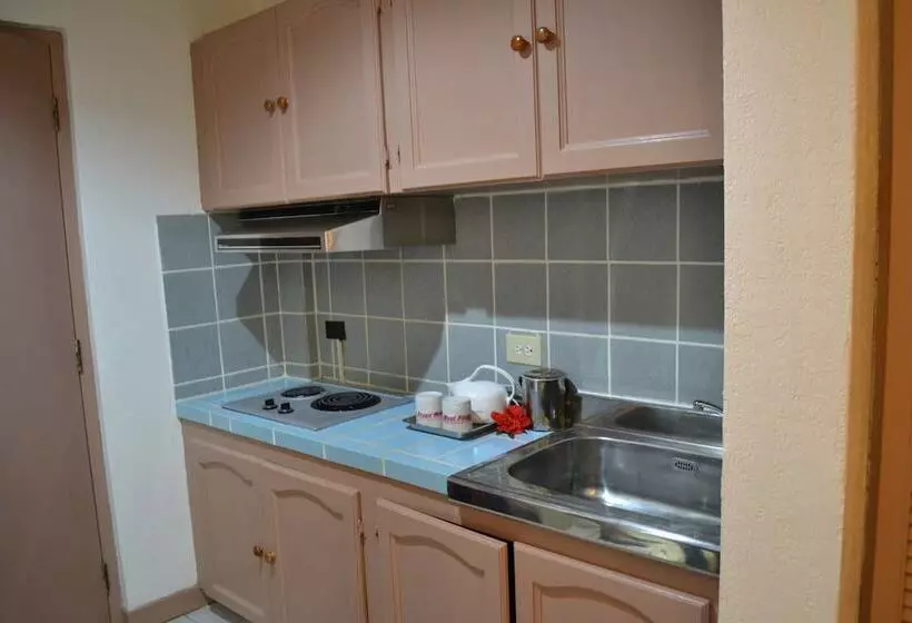 West Plaza Hotel By The Sea