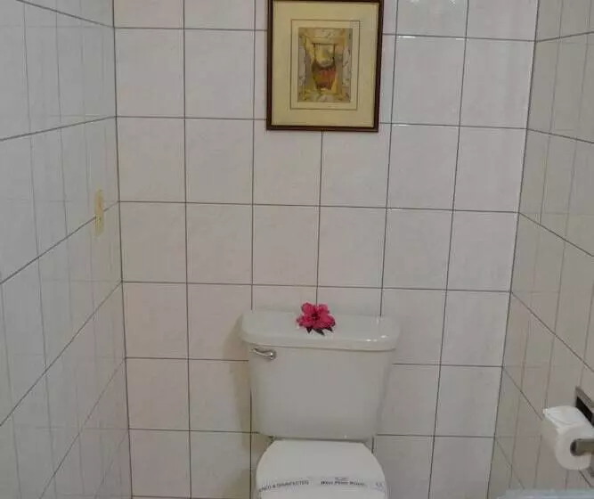 West Plaza Hotel By The Sea