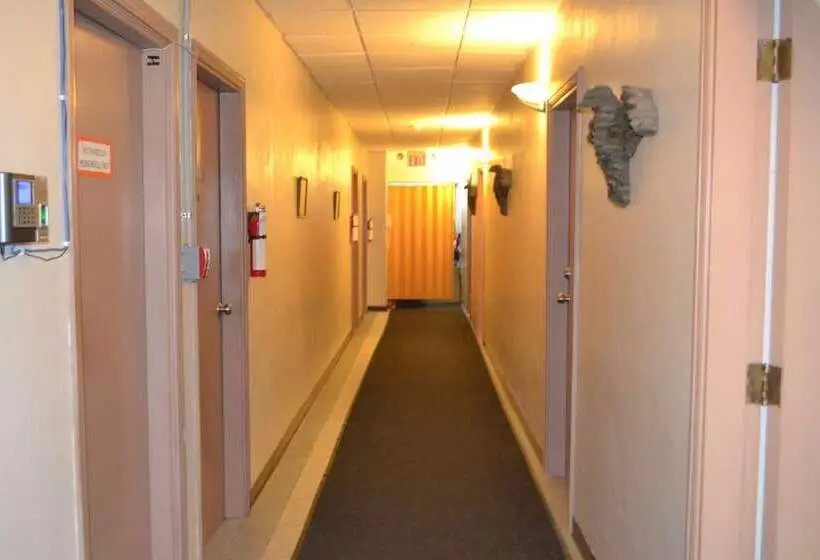 West Plaza Hotel By The Sea