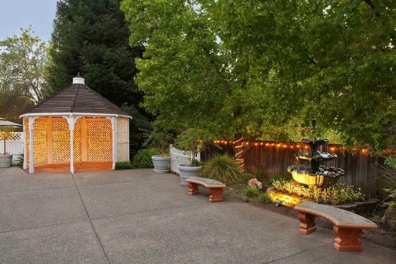 酒店 Lake Natoma Inn