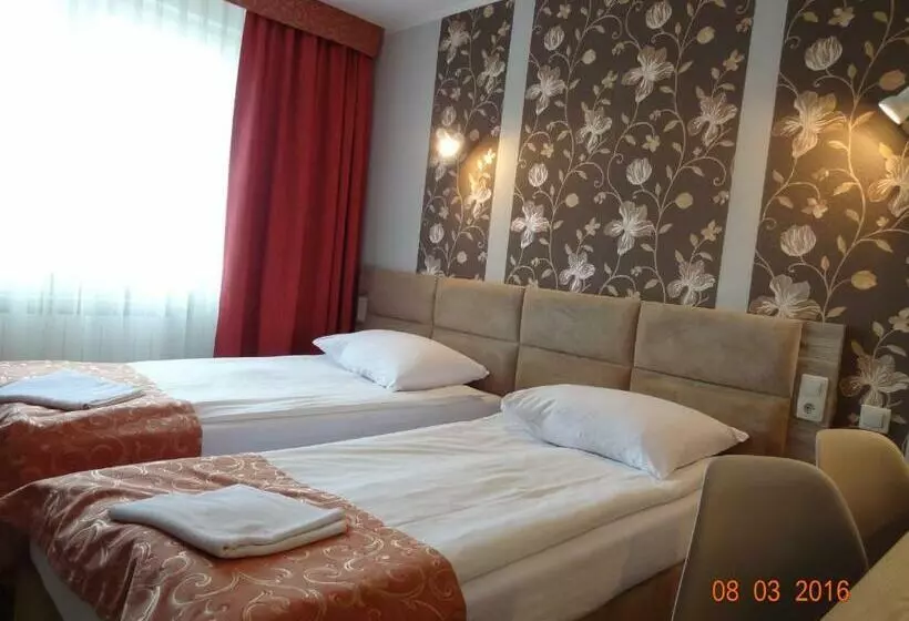 فندق Restauracja Cukropol