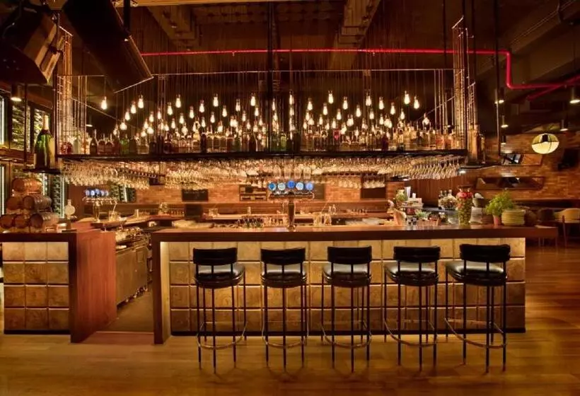 هتل Taj Lands End