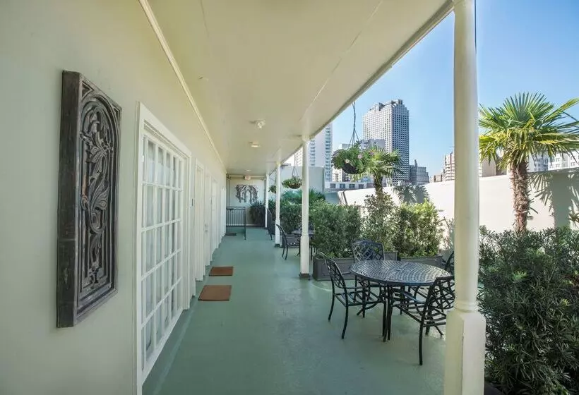 Отель Bienville House