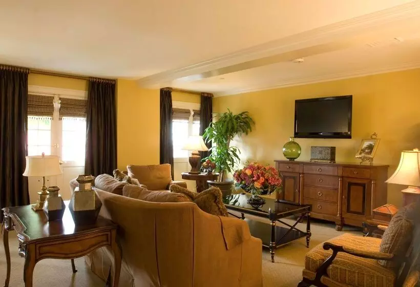 Отель Bienville House