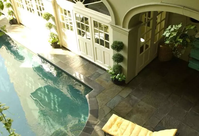 Отель Bienville House