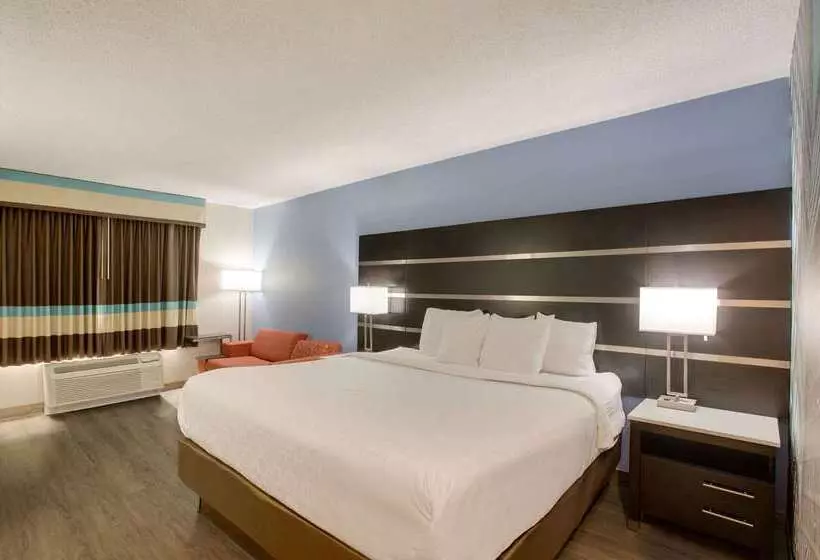 Отель Clarion Pointe Atlanta Airport College Park