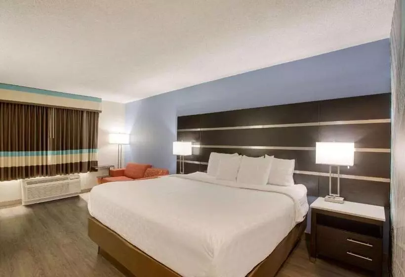 Отель Clarion Pointe Atlanta Airport College Park