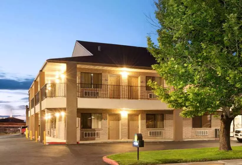 Отель Days Inn By Wyndham Albuquerque West