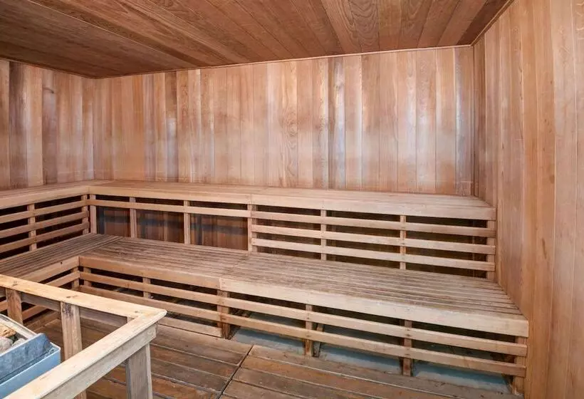 Отель Days Inn By Wyndham Albuquerque West