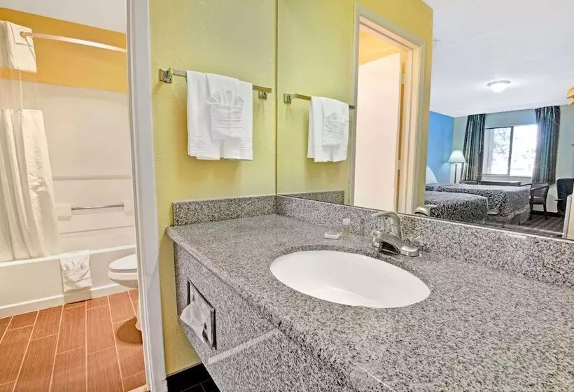 Отель Days Inn By Wyndham Albuquerque West