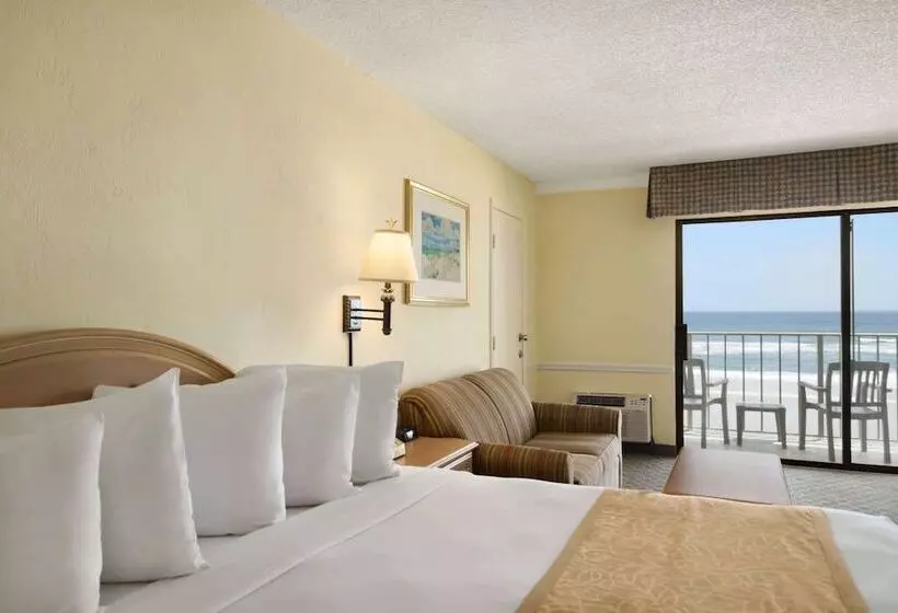 בית מלון כפרי Days Inn By Wyndham Daytona Oceanfront