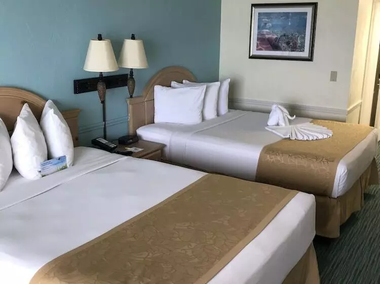 בית מלון כפרי Days Inn By Wyndham Daytona Oceanfront