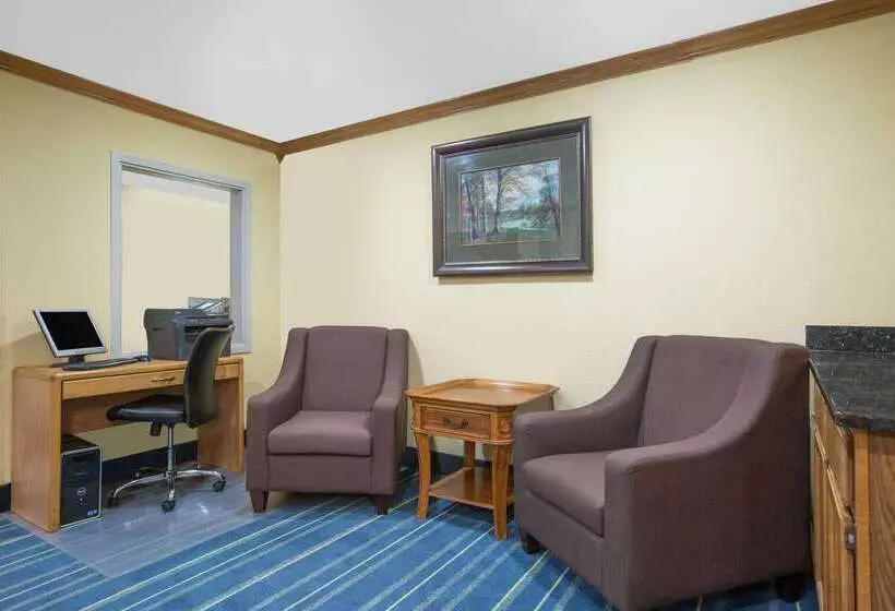 호텔 Days Inn By Wyndham Grand Island