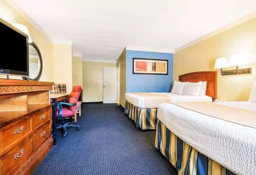 בית מלון כפרי Days Inn By Wyndham Troy