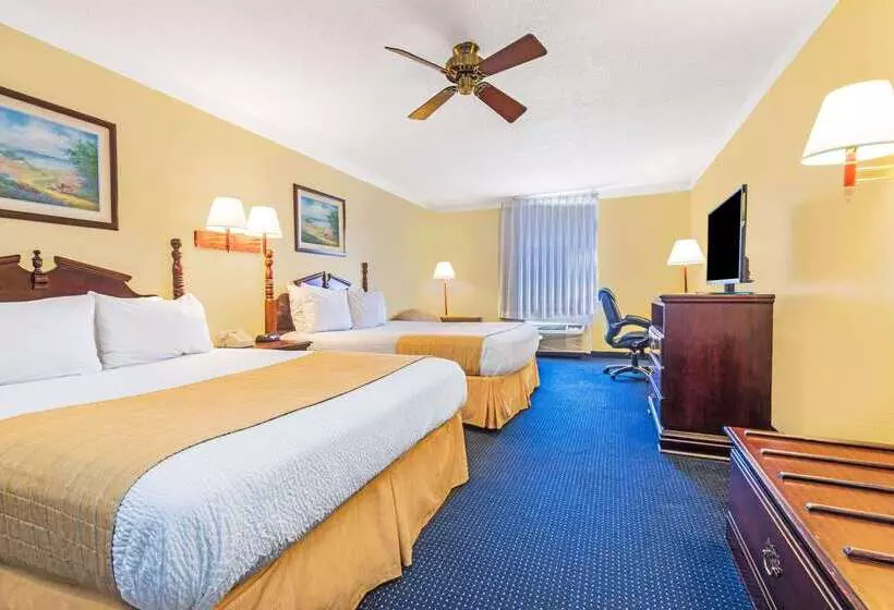 בית מלון כפרי Days Inn By Wyndham Troy