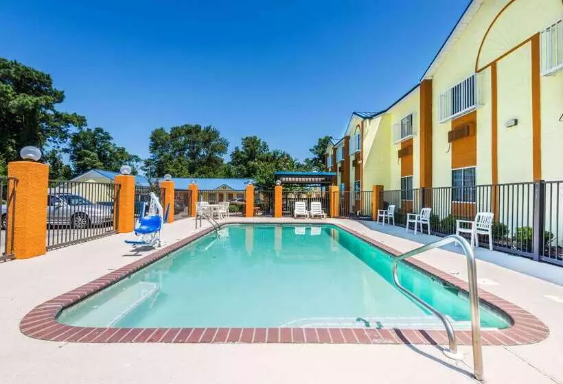 בית מלון כפרי Days Inn By Wyndham Troy