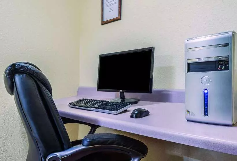 בית מלון כפרי Days Inn By Wyndham Troy