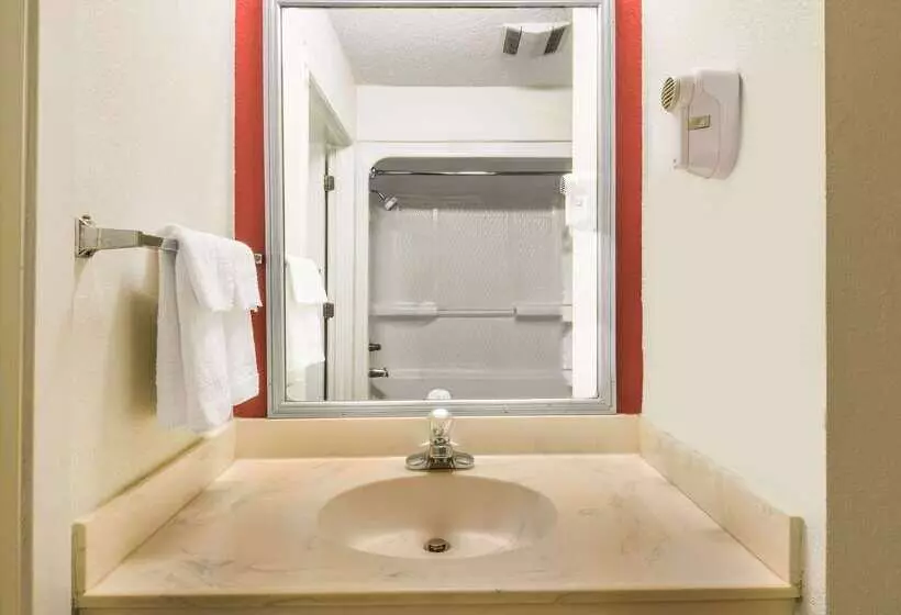 בית מלון כפרי Days Inn By Wyndham Troy