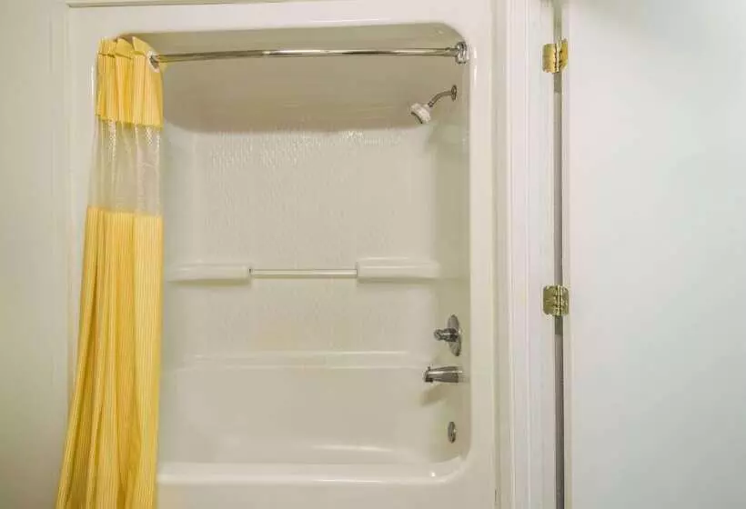 בית מלון כפרי Days Inn By Wyndham Troy