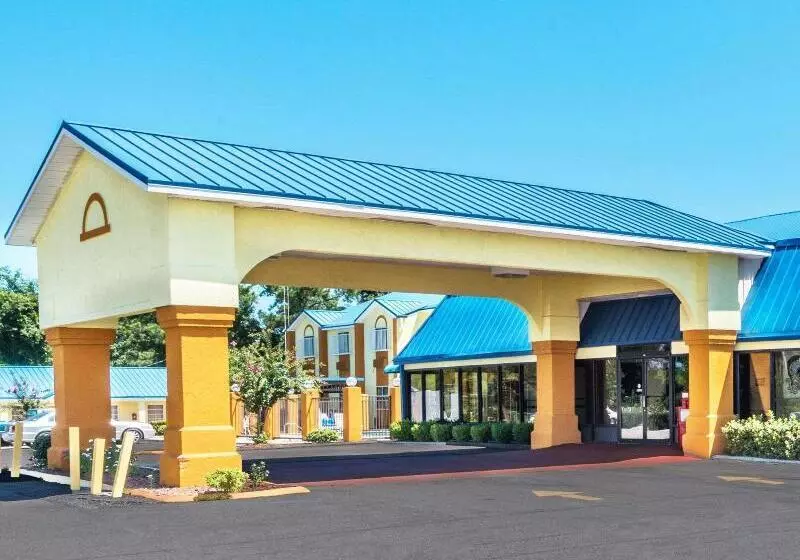 בית מלון כפרי Days Inn By Wyndham Troy