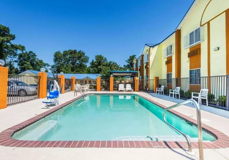 בית מלון כפרי Days Inn By Wyndham Troy