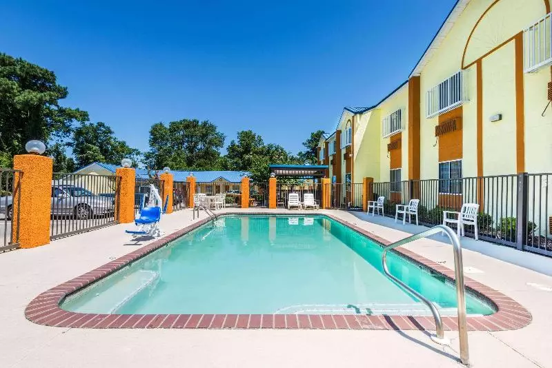 בית מלון כפרי Days Inn By Wyndham Troy