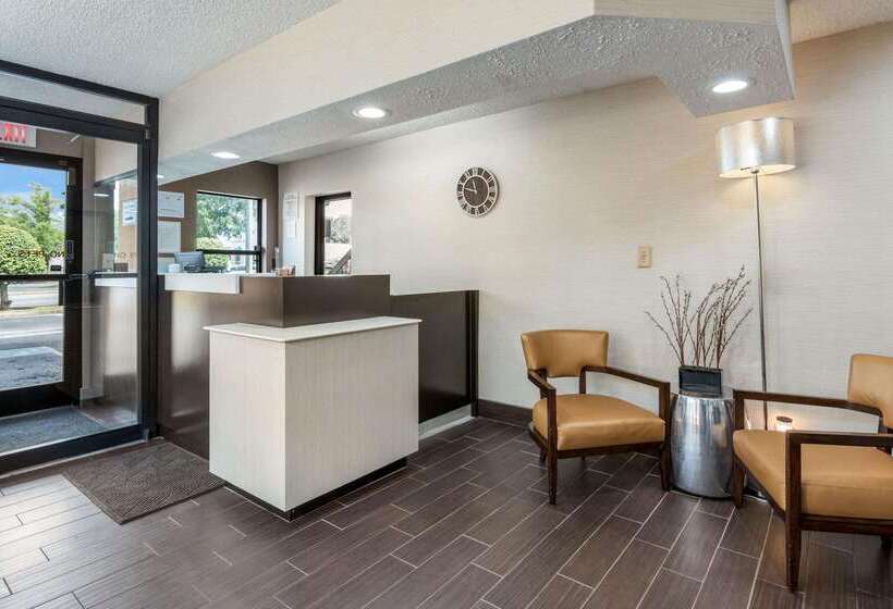 בית מלון כפרי Econo Lodge