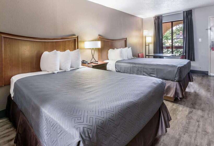 בית מלון כפרי Econo Lodge