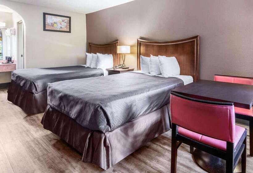 בית מלון כפרי Econo Lodge