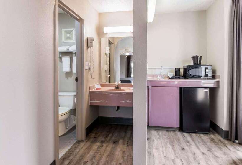 בית מלון כפרי Econo Lodge