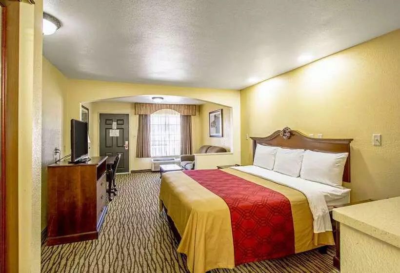 هتل Super 8 By Wyndham Jackson Ms