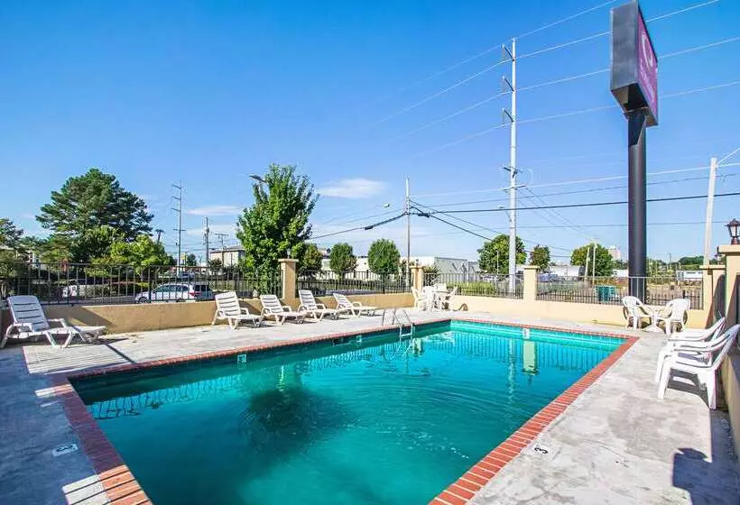 هتل Super 8 By Wyndham Jackson Ms