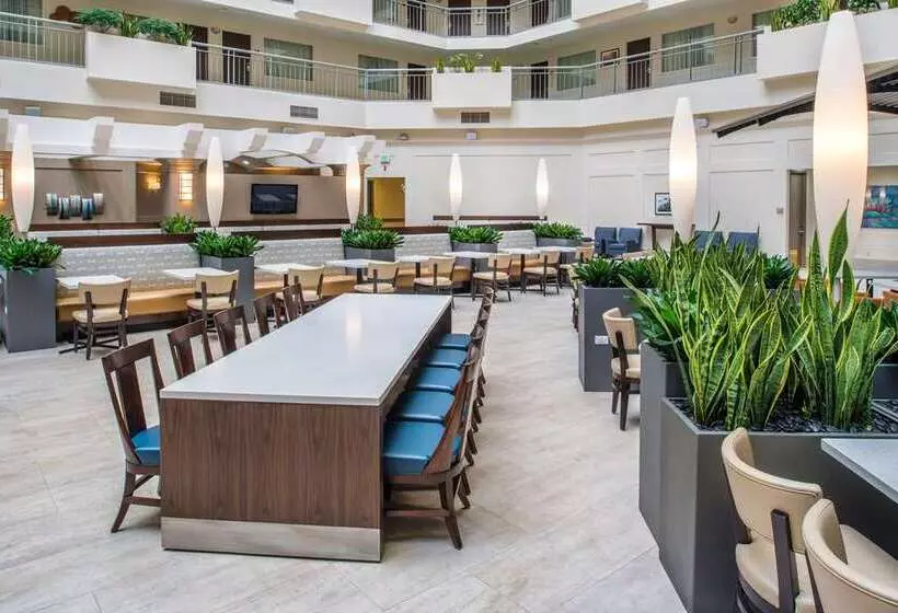 בית מלון כפרי Embassy Suites By Hilton Seattle Tacoma International Airport