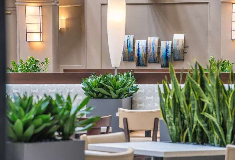 هتل Embassy Suites By Hilton Seattle Tacoma International Airport